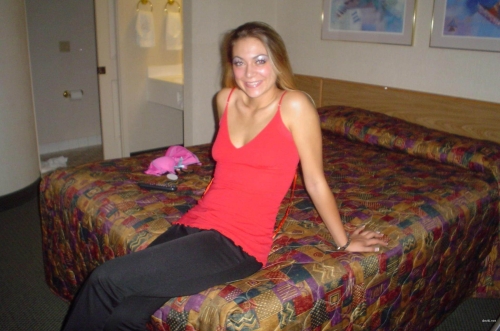 Hot Amateur Girl's Explicit Homemade Pics - Sexy & Naughty Photos