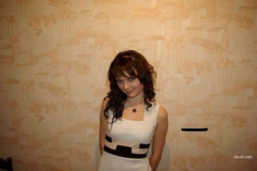 Amateur Beauty's Steamy Photoshoot: Seductive & Sensual Shots for Adults