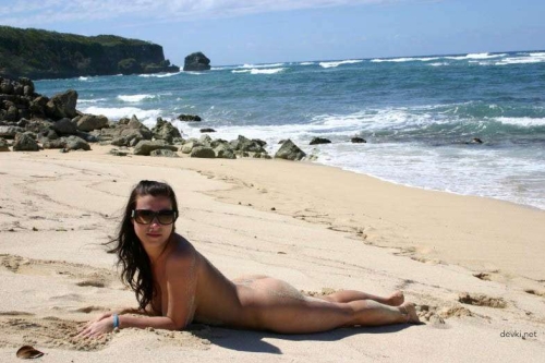 Sensual Amateur Beach Erotica: Steamy Vacation Photos - Explicit and Raw