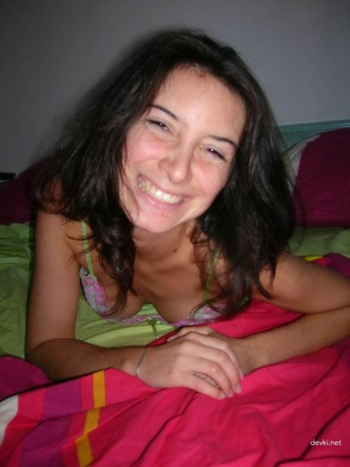 Sultry Brunette Bares All: Explicit Lingerie & Nude Amateur Photoshoot