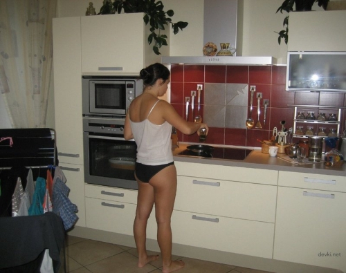 Steamy Mulatto Bed Shoot: Hot Amateur Photo Session