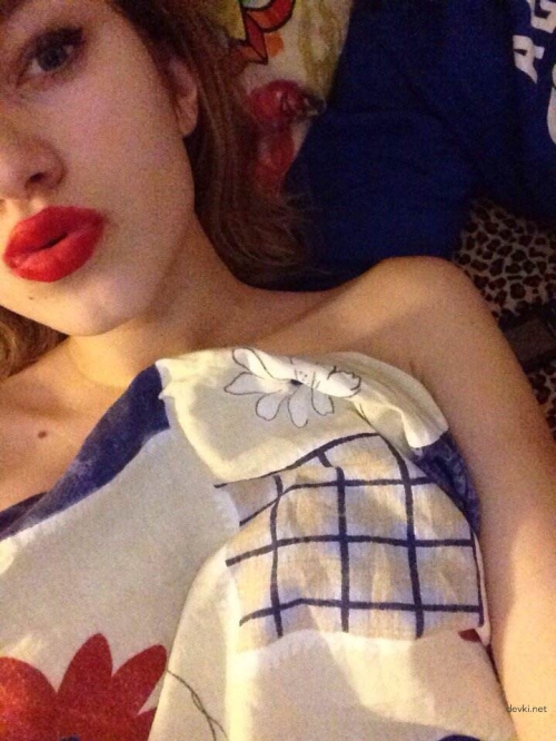 XXX Figure Skater Girlfriend's Hot Selfies - Explicit Amateur Pics