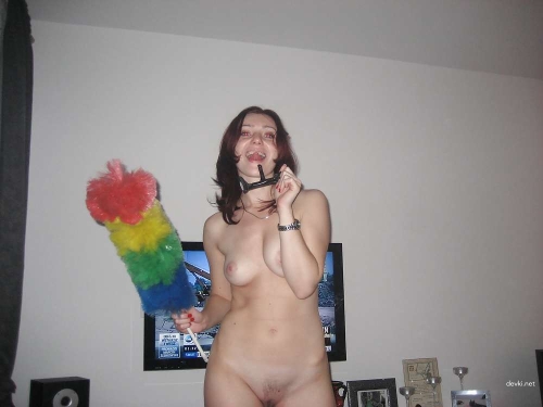 Amateur Nude Cleaning: Explicit Apartment Cleanup with Naked Amateur