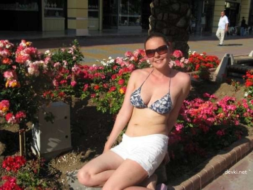 XXX Beach Babes: Uncensored Amateur Vacation Pics with Explicit Content