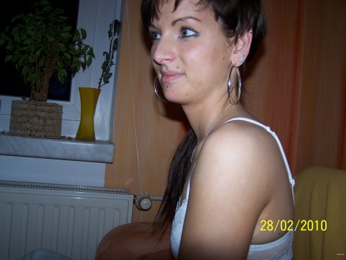 Hot Brunette Bares All in Amateur Nude Photoshoot