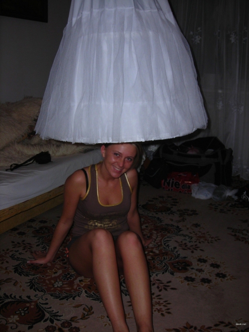 XXX Bride: Explicit Wedding Prep Photos - Amateur Shots in English