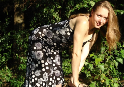 Wild Amateur Babe Goes Full Nude in Nature - Part 4: Explicit Outdoor Photoshoot