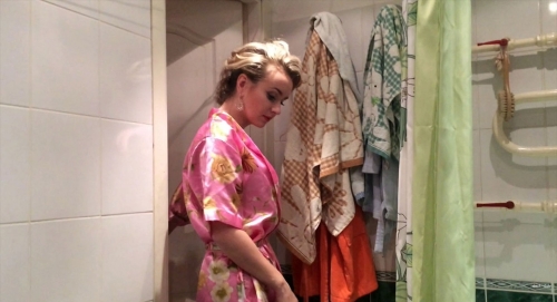 Steamy Amateur Champagne Bath Seduction - Explicit Naughty Photo