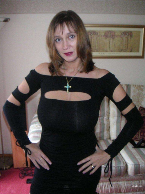 XXX Busty Amateur Strips Naked - Explicit Boobs Photo Shoot