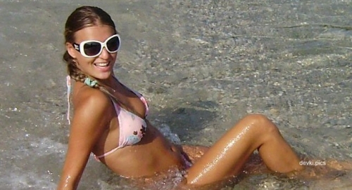 Hot Amateur Wife Smiling in Explicit Homemade Sex Pics - XXX Young Wife Porn