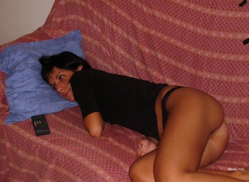 Explicit Amateur Photo: Slender Babe with Bushy Pussy - XXX Content