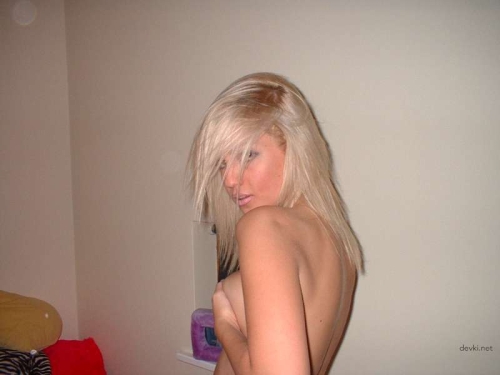 Hot Blonde Amateur Nude Bedroom Pic - Explicit XXX Photo