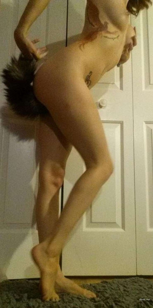 XXX Amateur Photo: Horny Slut Takes Tail in Tight Ass - Explicit Content