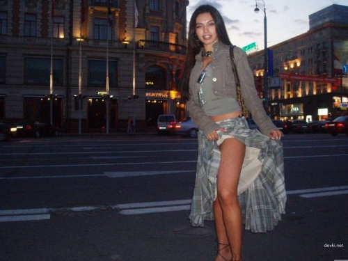 Explicit Teen Erotica: Seductive Amateur Girl in Provocative Photos
