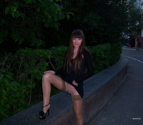 Amateur Brunette Inserts Earring in Pussy: Hardcore XXX Porn Pic