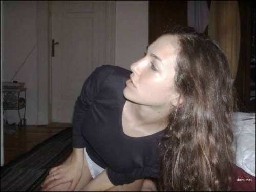 Naughty Amateur Nude Photoshoot: Stunning Young Woman Bares All in Explicit Poses