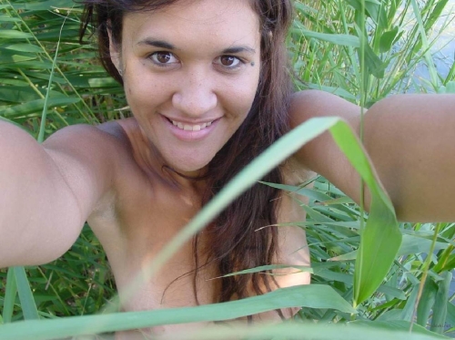 Wild Naked Girl: Explicit Amateur Nature Selfie