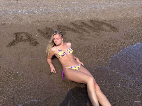 Hot Amateur Girl's Sensual Homemade Porn - Explicit Erotic Photos for Adults