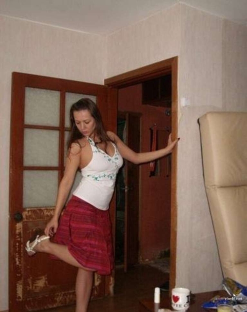 Sizzling Brunette's Raw Nude Selfies: Uncensored Amateur Pics