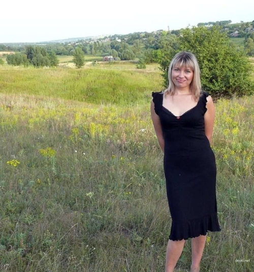 Hot Mature MILF Seduces in Explicit Amateur Photo: Bold and Sensual Temptation