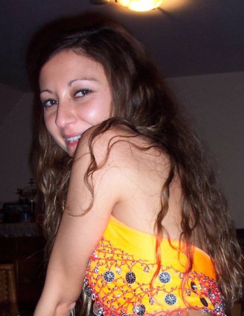 Amateur Girl's Dripping Wet Pussy in Explicit Porn Pics
