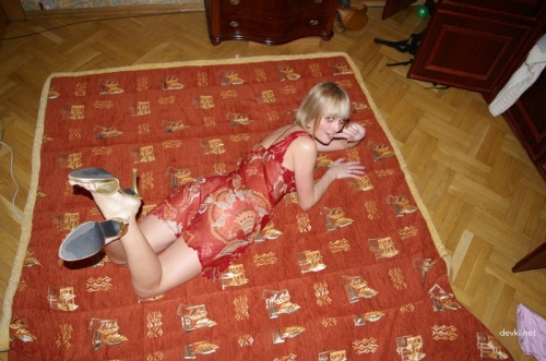 Amateur Wife's Explicit Naked Ass Display: Uncensored Photo Exposed