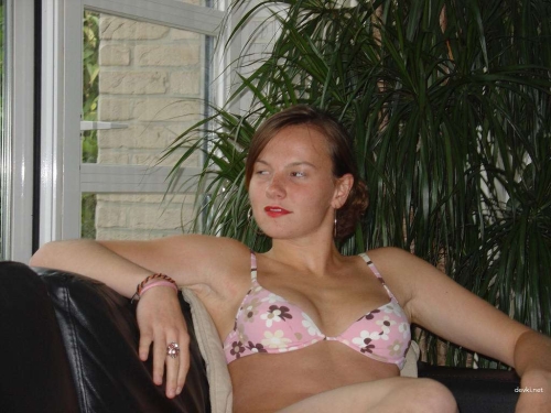Explicit Nude Amateur Girl: Uncensored Young Woman Nudity Photos
