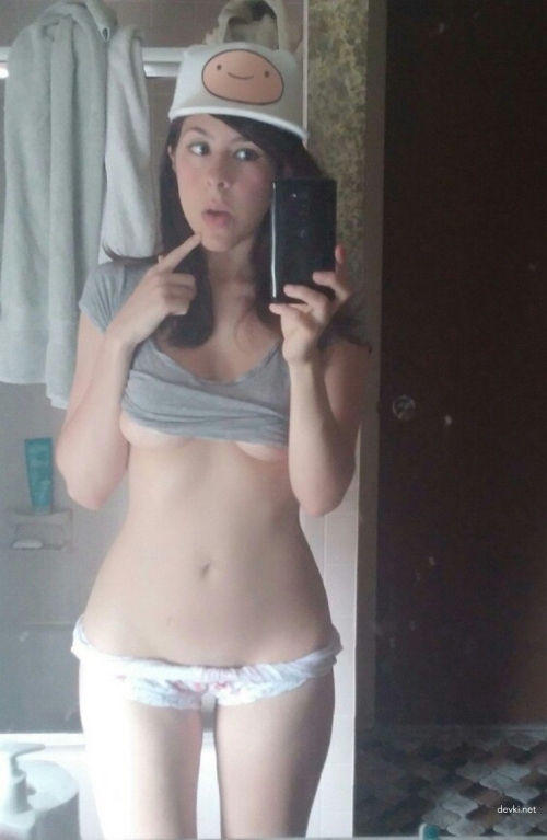 Curvy Busty Amateur Nude Babe: Explicit Naked Body