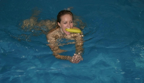 Poolside Amateur Pool Blowjob: Wet Oral Sex by the Pool