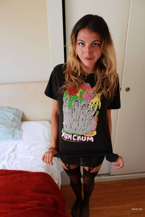 Amateur Babe Bares It All - Explicit Topless Photo