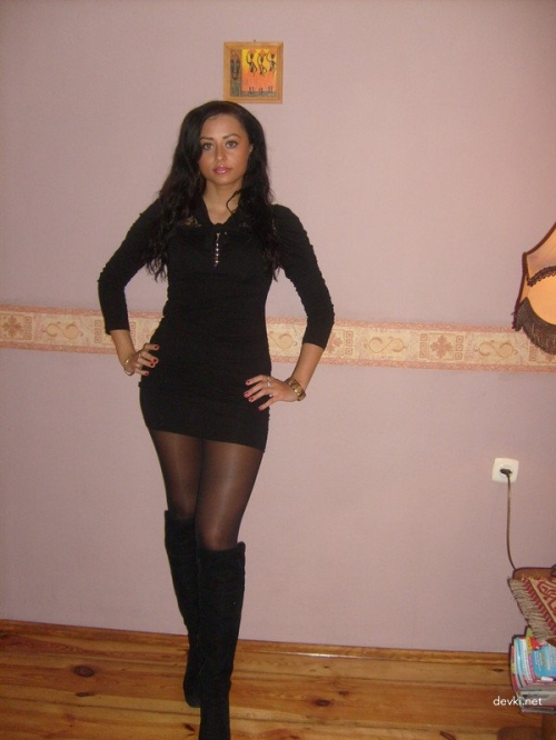 XXX Amateur Pics: Hot Chick's Explicit Home Photos for Adults Only