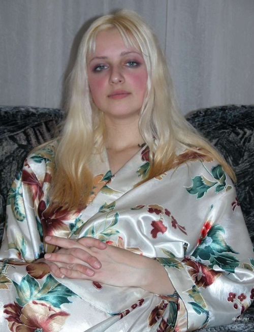 Sizzling Blonde Bombshell Bares All: Explicit Amateur Erotica Photoshoot