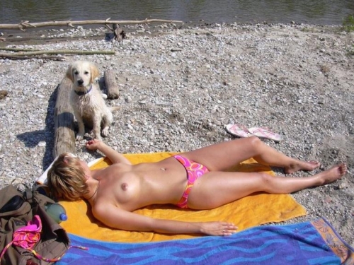 Explicit Topless Beach Babe - Amateur Nudes Photo Shoot