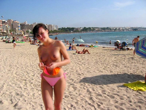 XXX Beach Babe: Explicit Amateur Photoshoot with Slim Cutie