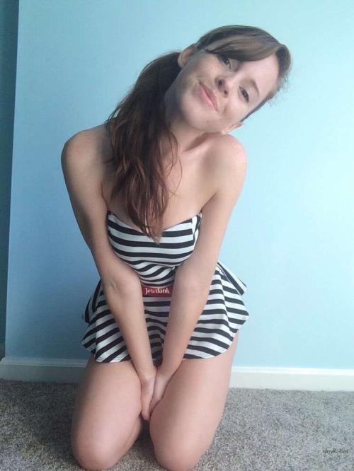 Sultry Amateur Beauty: Explicit Young Photos - Bold and Unapologetic Shots