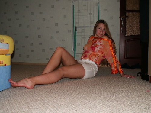 Explicit Teen Amateur Photoshoot with Slender Girl - Uncensored and Provocative