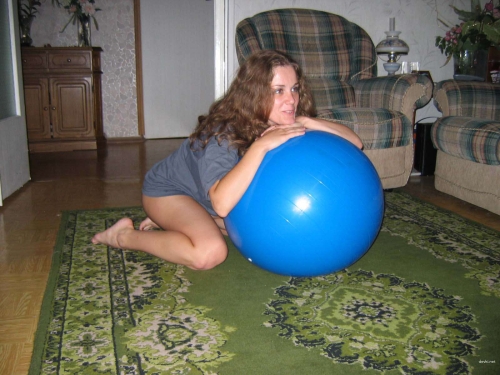 Amateur Girl's Explicit Home Photoshoot: Provocative Seduction and Erotic Poses