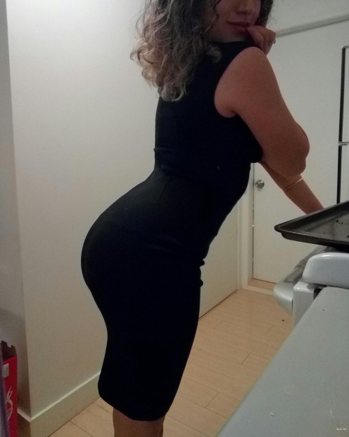 Steamy Amateur Home Erotic Photoshoot: Explicit and Sensual Content!