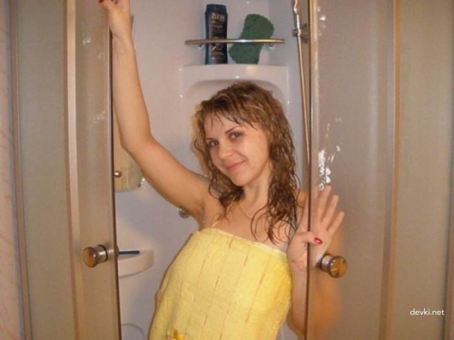 Explicit Amateur Teen with Shaved Bush: Young Babe XXX Photo