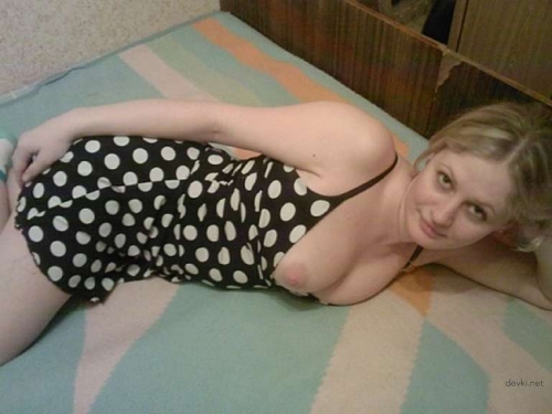 Wild Amateur Wife Poses Nude - Explicit Amateur Photo Collection