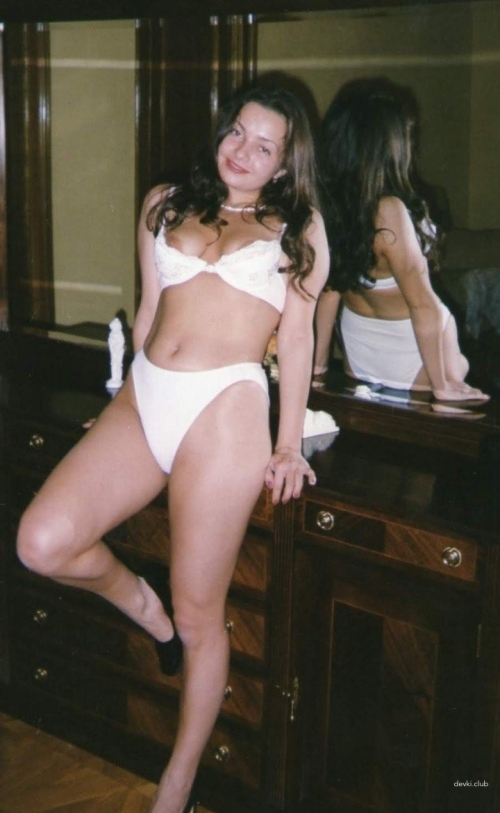 Amateur Wife Exposed: Explicit Beauty Shot of Stunning Wife - XXX Content
