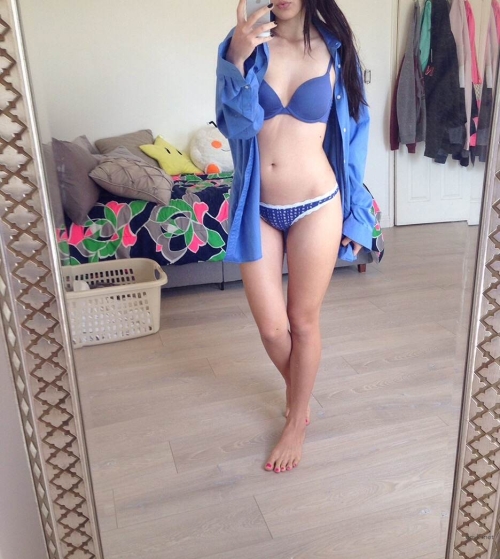 Hot Amateur Babe in Shirt and Thong: Explicit Photo Shoot