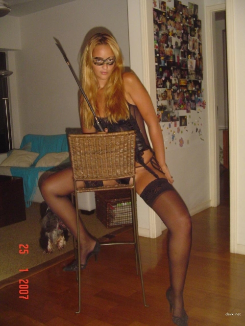 Masked Seductress: Explicit Amateur Girl Poses Sexually - Hot Amateur Photo