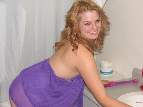 Amateur Girlfriend's Explicit Wet Pussy Selfie - Curvy Homemade Photo