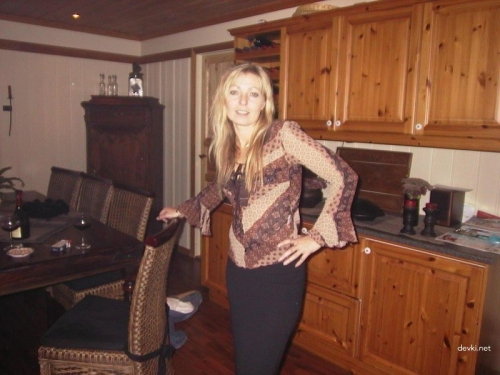 42-Year-Old MILF Nympho Amateur: Insatiable Appetite for Explicit Sex - English MILF Shows Off Her Lustful Desires