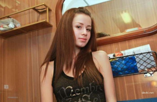 Explicit Nude Train Strip: Controversial English Amateur Photo