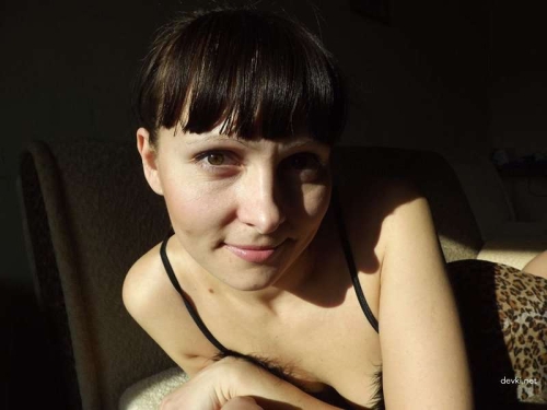 XXX Brunette Amateur Selfies: Explicit & Bold Private Photos