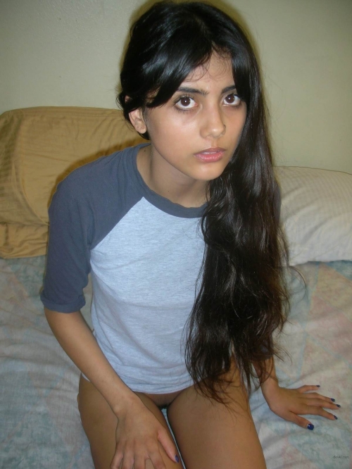 Indian Shaved Pussy Close-Up: Explicit Amateur Photo