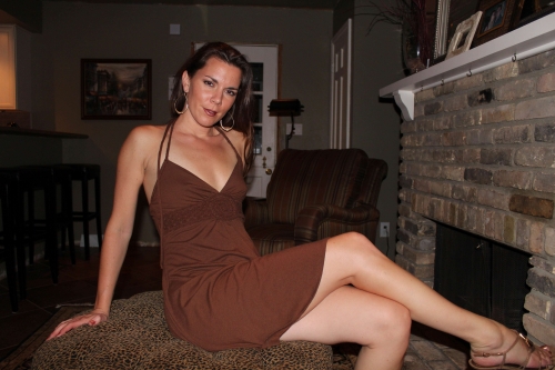 Skinny Babe in Explicit Outfits: Amateur Photos for Adults