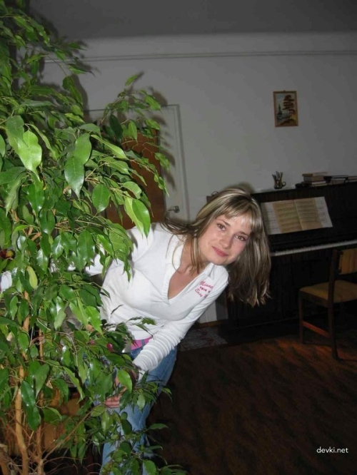 Club Slut Gets Roughly Fucked: Hardcore Amateur Sex Photo